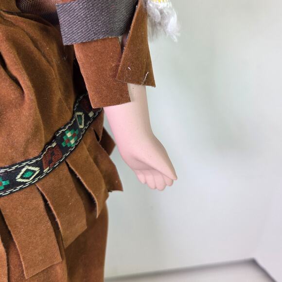 Vintage 16" Native American Style Doll Hard Plastic Taiwan w/ Moccasins & Shawl - Picture 6 of 13